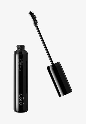 Baguette de mascara noire incurvée avec poils à côté d'un tube de mascara noir ouvert étiqueté "KIKO Milano Ultra Tech+ Volume et Courbe".