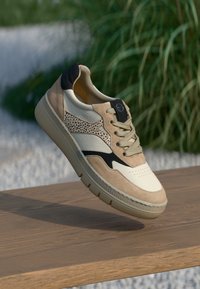 Selezionato, beige comb