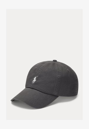 Mørkegrå baseballkasket med buet skygge og lille hvid broderet polo-spillerlogo på frontpanelet.