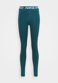 Teal Nike Pro leggings met een hoge taille, witte "NIKE PRO" branding op de tailleband en een klein wit Nike swoosh op de linkerdij.