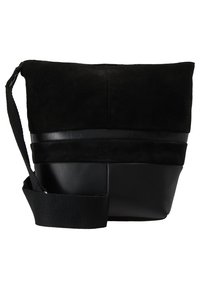 Czarna torba na ramię wykonana z połączenia zamszu i gładkiej skóry. Posiada szeroki pasek oraz strukturalny, prostokątny kształt.