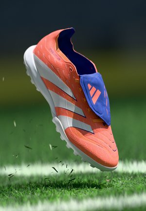 PREDATOR LEAGUE FT TF - Botines de fútbol para césped - signal coral/footwear white/beam orange
