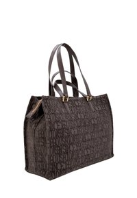 Borsa tote in canvas marrone con motivo a logo in rilievo, doppi manici in pelle, accessori dorati, chiusura con zip superiore e forma rettangolare strutturata.
