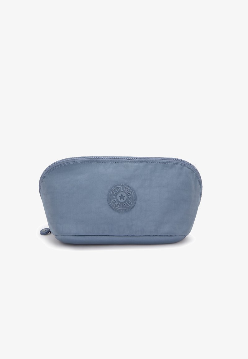 Blauwe nylon cosmetica pouch met een afgeronde vorm, ritssluiting en reliëf logo detail. Gladde textuur met een subtiele glans.