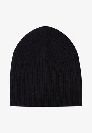 Zwarte geribbeld beanie met een afgeronde kroon en een zachte textuur. Heeft een aansluitend ontwerp, geschikt voor warmte en comfort.