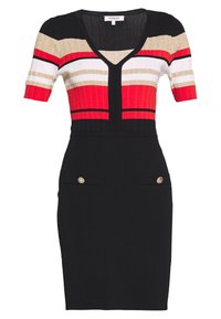 Robe en tricot avec un décolleté en V et des manches courtes. Présente des rayures horizontales rouges, dorées et blanches sur le haut, une jupe noire et des boutons d'accentuation.