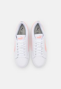 Puma SMASH - Sportcipő - white/apricot blush/black