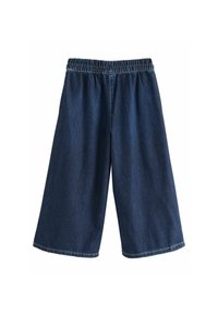 Pantalones cortos culotte de mezclilla azul oscura con una cinturilla elástica, que presentan un diseño de pierna ancha y detalles de costura en el dobladillo.