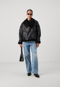 Vero Moda Petite VMJOANNA COATED JACKET - Μπουφάν από συνθετικό δέρμα - black
