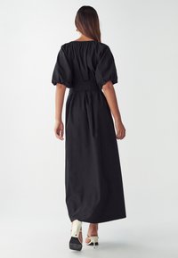 WILLA MINDI MIDI DRESS - Vapaa-ajan mekko - black