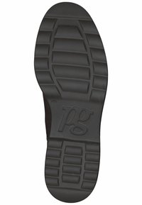 Suela de zapato de goma negra con patrones de agarre texturizados, con el logotipo "pg" y un diseño de punta redondeada. El borde es suave con una ligera curvatura.