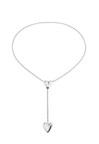 Collar de plata que presenta dos encantos en forma de corazón, uno en el centro y otro colgando abajo, en una delicada cadena con detalles de cuentas.