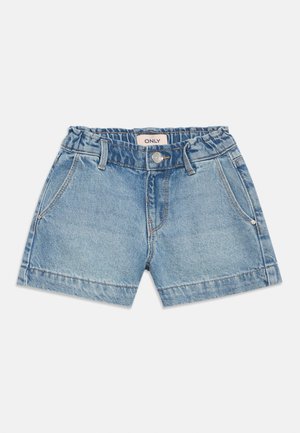Lyseblå denimshorts med elastisk midjebånd, beltehemper, knapp foran og skrålommer på begge sider.