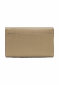 Portafoglio in pelle beige con finitura testurizzata, caratterizzato da un design orizzontale e una fessura per carte discreta sul retro.