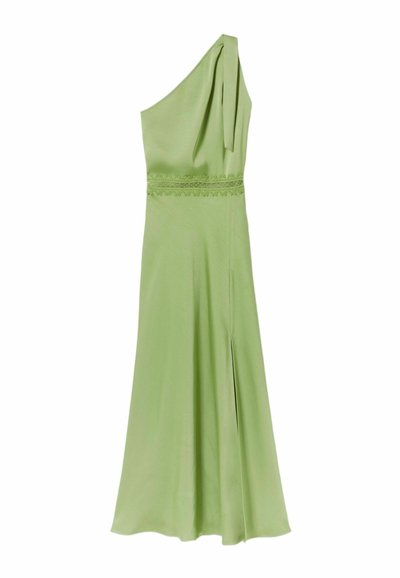 Abito da sera verde chiaro con una spalla sola, dettaglio in pizzo in vita e spacco laterale, lunghezza midi, realizzato in tessuto liscio.