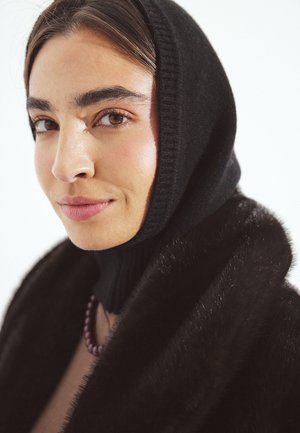 NA-KD Naglavna ruta - black