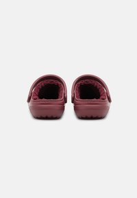 Crocs CLASSIC LINED - Tamancos - garnet