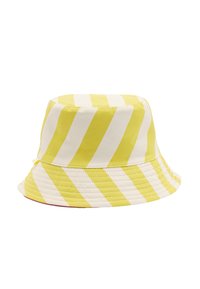 Żółto-biały kapelusz typu bucket w paski, wykonany z miękkiego materiału. Posiada szeroki, opadający brzeg oraz szczegóły przeszycia.