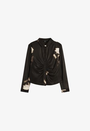 Czarna koszula z długim rękawem, zapinana na guziki, z marszczonym przodem i beżowymi plamami tie-dye na rękawach i korpusie.