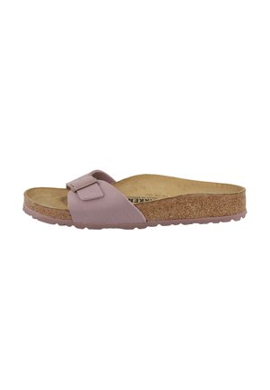 Sandale mule en daim mauve à bride unique avec semelle intérieure en liège, boucle réglable, semelle plate et semelle intérieure en daim beige.