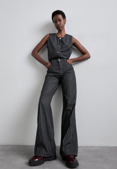 Baum und Pferdgarten NINI - Džínsy voľného strihu - black denim