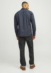 R.D.D. ROYAL DENIM DIVISION RELAXED FIT - Vapaa-ajan kauluspaita - navy blazer