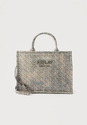 Rechthoekige handtas met beige en grijs patroon, voorzien van de tekst "REPLAY SINCE 1981", twee handvatten aan de bovenkant en een verstelbare schouderriem.