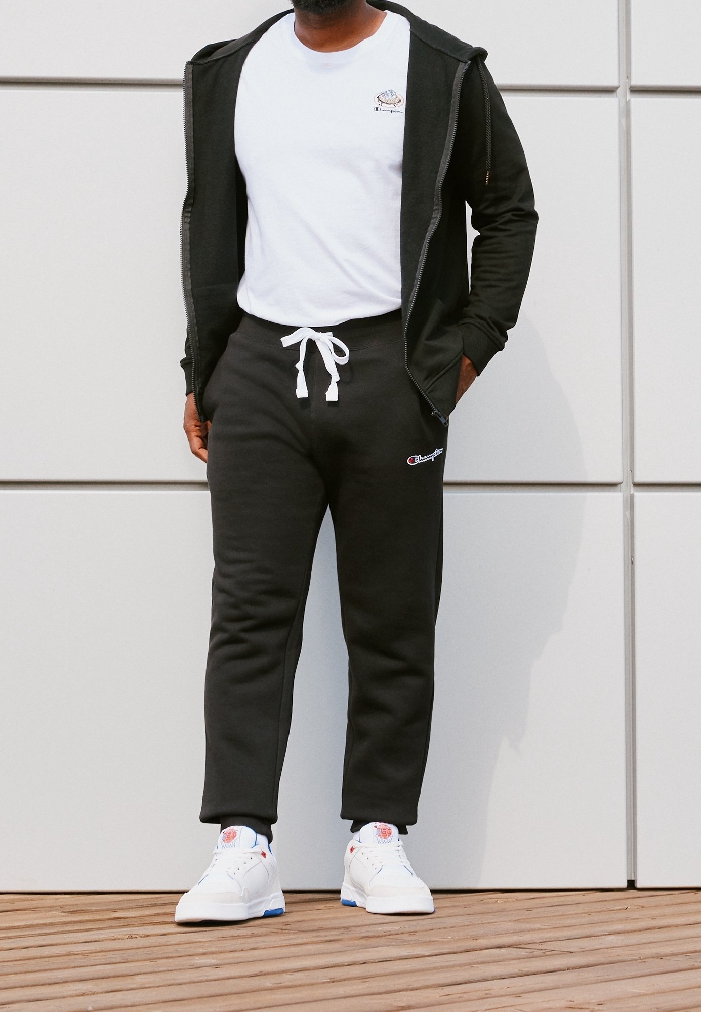 t*6様 ✴︎新品✴︎rough＆swell ROCHESTER V SWEAT Champion Rochester Tracksuit bottoms - black - (Pre-owned) - Zalando