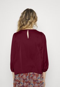 VILA VISOFIE - Blusa - winetasting