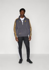 adidas Originals MANCHESTER UNITED ICON  - Športne kratke hlače - utility black