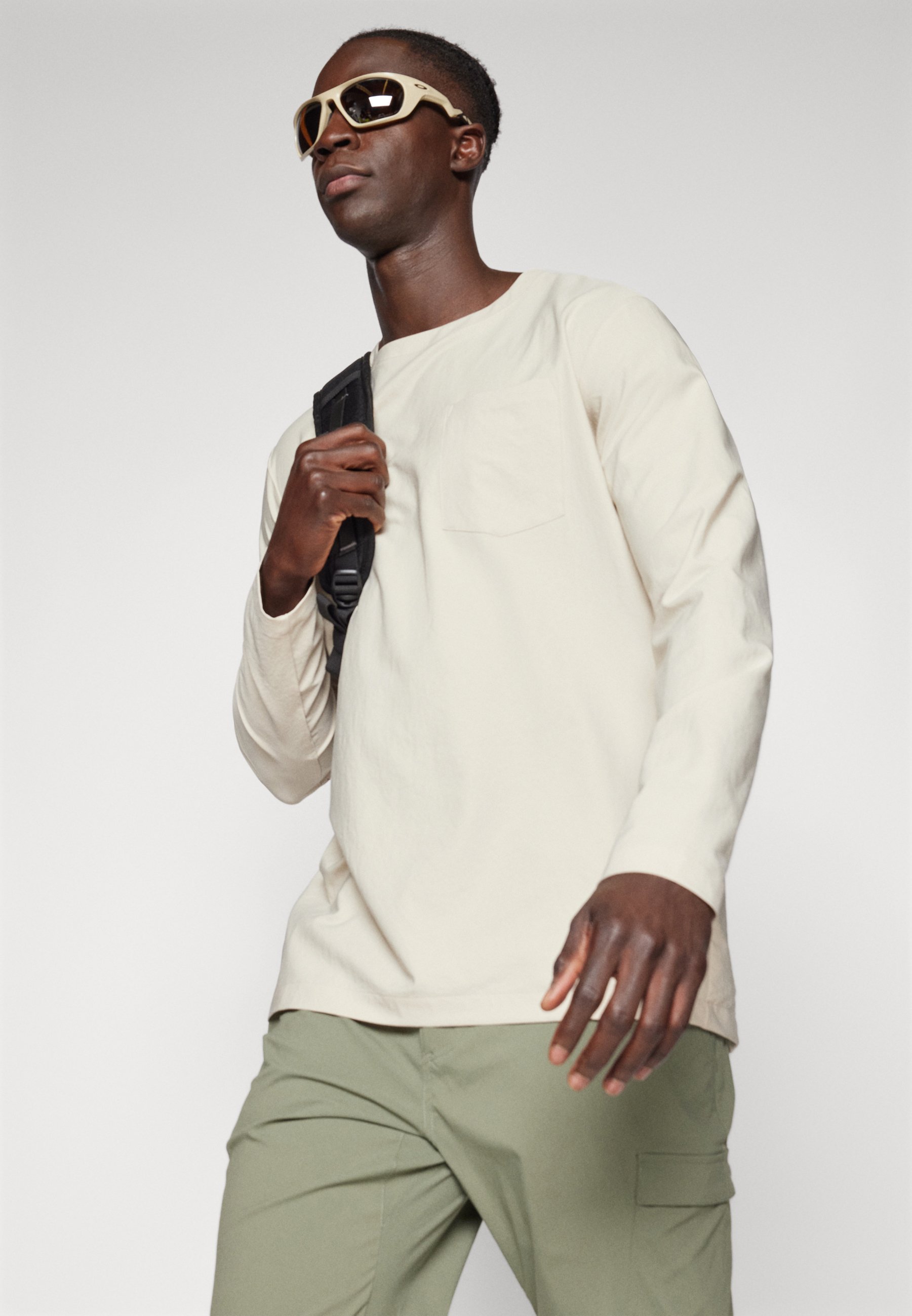 Houdini COVER CREW - Long sleeved top - foggy mountain/sand