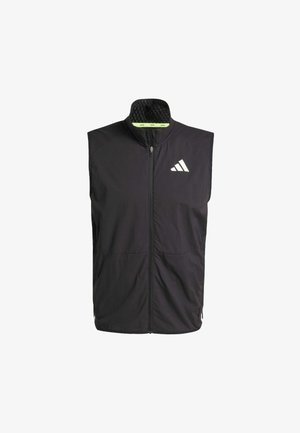 Czarna sportowa kamizelka z wysokim kołnierzem, zamek błyskawiczny z przodu i dwiema bocznymi kieszeniami. Posiada teksturowane wykończenie i białe logo na klatce piersiowej.