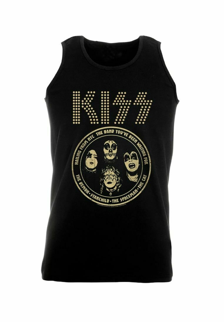 Top nero senza maniche con grafiche dorate della band KISS, inclusi testi stilizzati e illustrazioni dei membri della band all'interno di un design circolare.