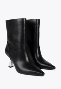 LOLA CASADEMUNT Botines - black
