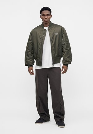 Han Kjøbenhavn, DISTRIK JACKET UNISEX - Bombera - khaki green