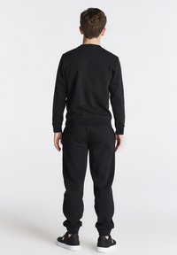 SIKSILK Sudadera - black