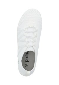 Sneaker bianco con tomaia in maglia traspirante, lacci elastici e suola testurizzata. Presenta una soletta ammortizzata con un logo all'interno.