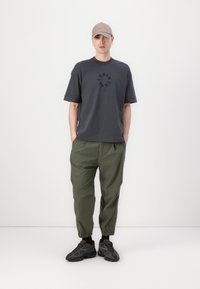 AllSaints TIERRA CREW - Apdrukāts T-krekls - jackson blue