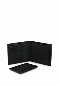 Portafoglio in pelle nera con superficie testurizzata, dotato di molteplici fessure per carte e un comparto per banconote, insieme a un portacarte abbinato.