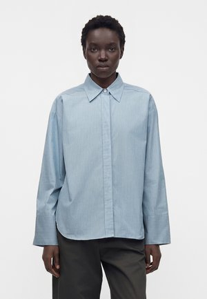 CLOSED, BACK SLIT SHIRT - Chemisier - breeze blue