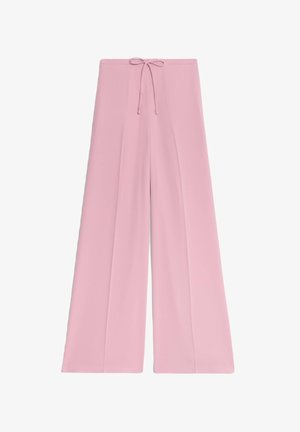 Rosa vida byxors med dragsko i midjan, med två framsömda veck och en slät, lätt tygtextur.