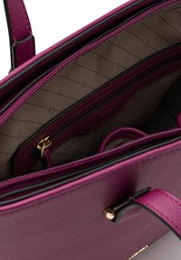 L.CREDI Handbag - plum