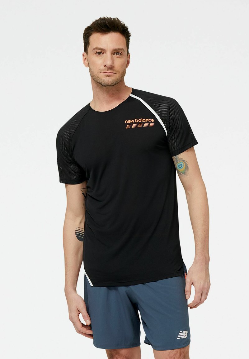 New Balance ACCELERATE PACER SHORT SLEEVE Tshirt print black