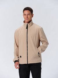 Beige jacka med hög krage, främre dragkedja och elastiska ärmar. Har sidofickor och en slät, vattentålig yta.