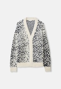 Vit fluffig cardigan med svarta oregelbundna leopardfläckar, V-ringning, långa ärmar och ribbade muddar och nederkant.