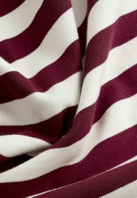 STANDARD - T-shirt z nadrukiem