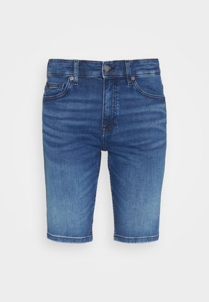 Shorts in denim di media tonalità blu, caratterizzati da un classico design a cinque tasche, zip frontale e orlo risvoltato. Una leggera scoloritura aggiunge texture.