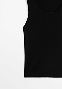 Débardeur noir sans manches en tissu côtelé avec encolure dégagée, présenté à plat sur un fond blanc.