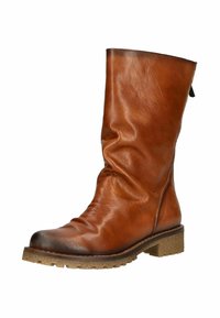 Brun læderlæg-boot med en slouchy design, rund tå, tekstureret sål og en lav blokhæl. Har minimal syning og en træksløjfe.