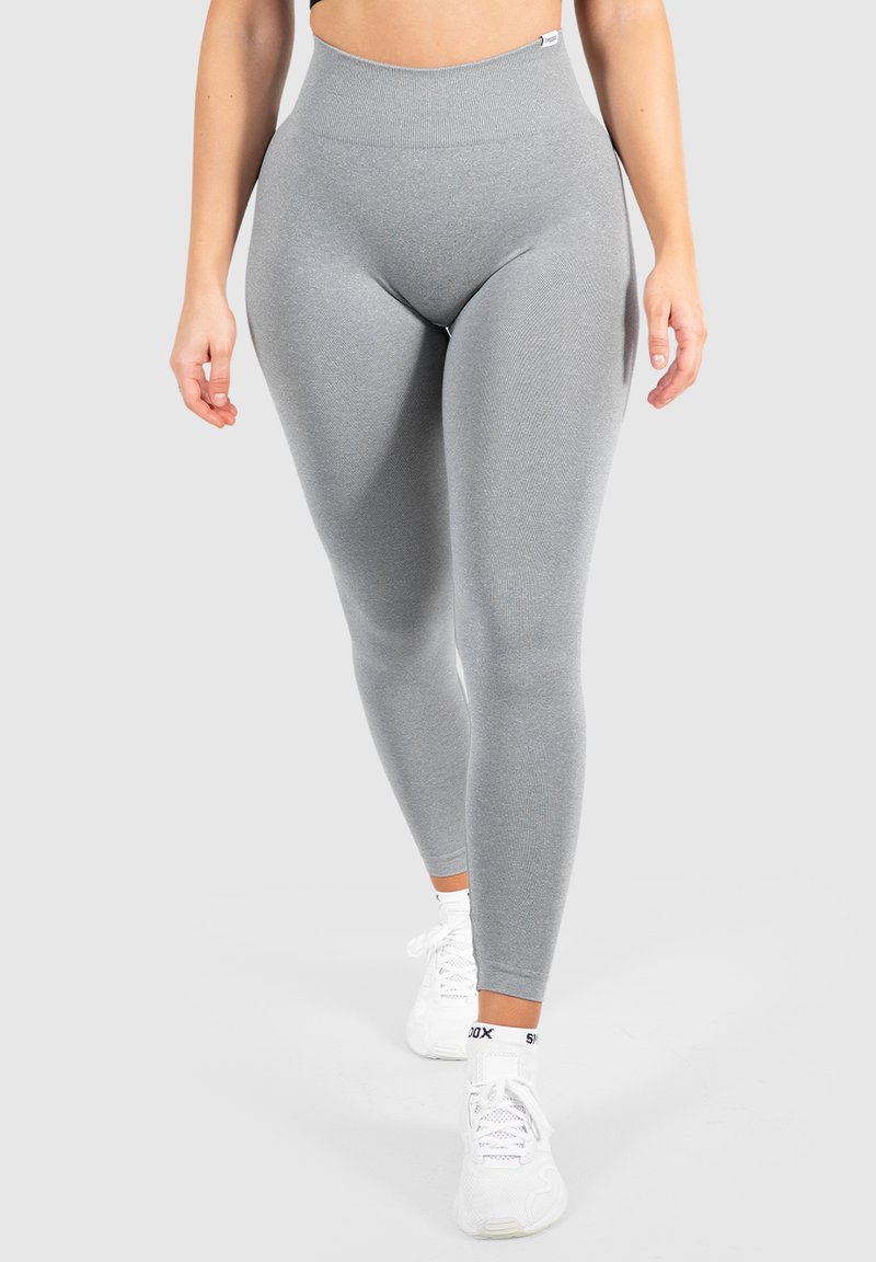 Graue, hoch taillierte Leggings aus einem strukturierten, dehnbaren Material, mit einer enganliegenden Passform, die sich zum Knöchel hin verjüngt.
